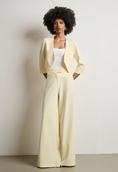 Cropped blazer with shoulder pads