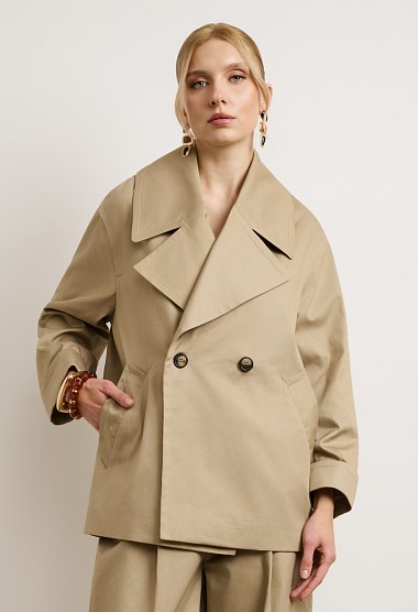 Short trench coat with double-breasted fastening