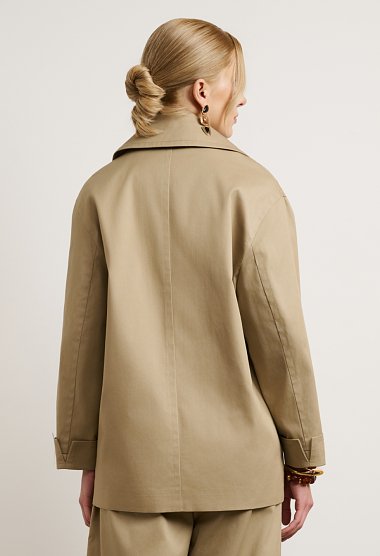 Short trench coat with double-breasted fastening