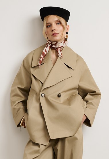 Short trench coat with double-breasted fastening