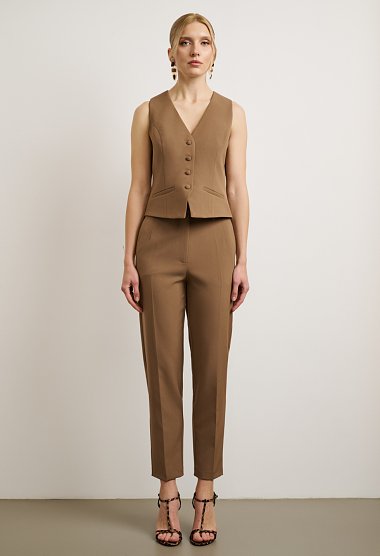 Straight-leg trousers