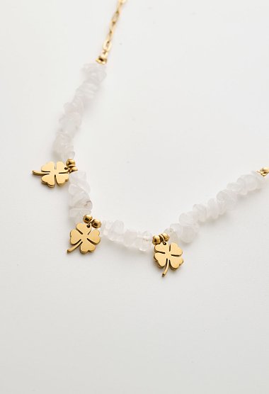 Gold-plated necklace with white beads and a clover motif
