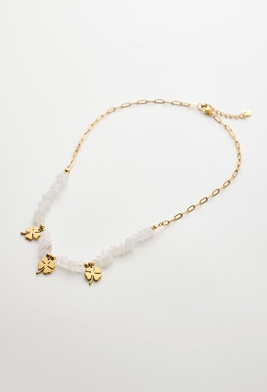 Gold-plated necklace with white beads and a clover motif
