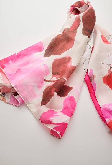Floral print scarf in pink and red tones
