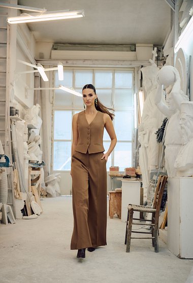 Pleated fabric trousers