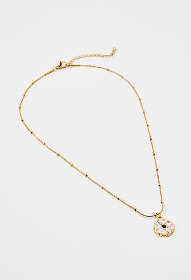 Gold-plated necklace with a round motif and mother-of-pearl details