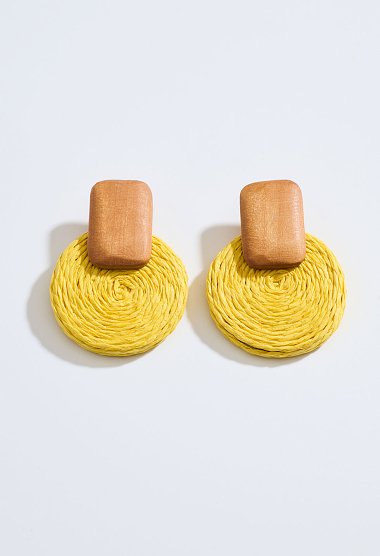 Σκουλαρίκια από raffia με ξύλινη λεπτομέρεια