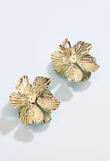 Flower earrings with stone detail