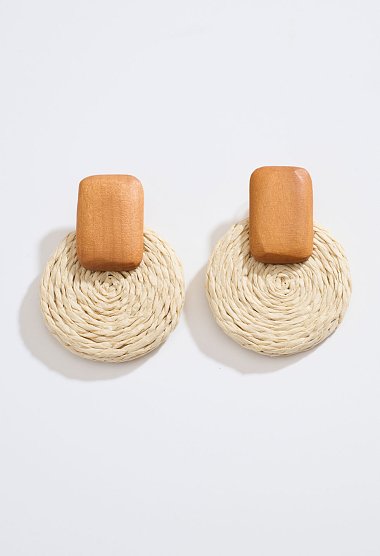 Raffia earrings with wooden detail