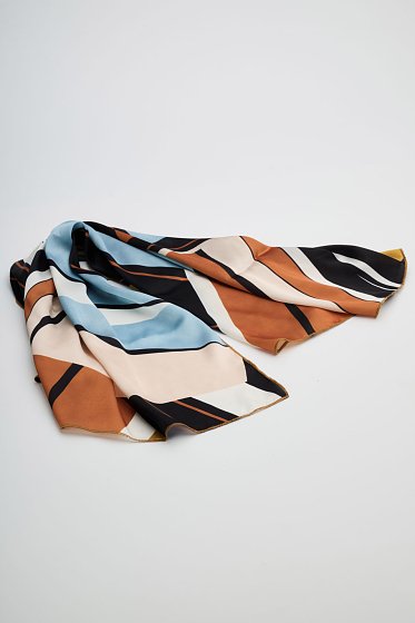 Geometric print scarf