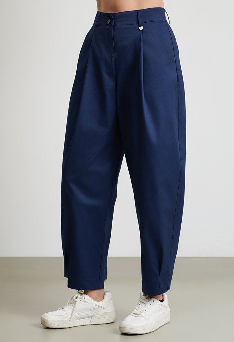 Παντελόνι relaxed fit με πιέτες