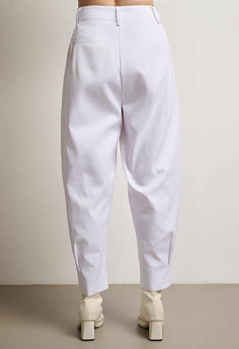 Relaxed fit pleated pants