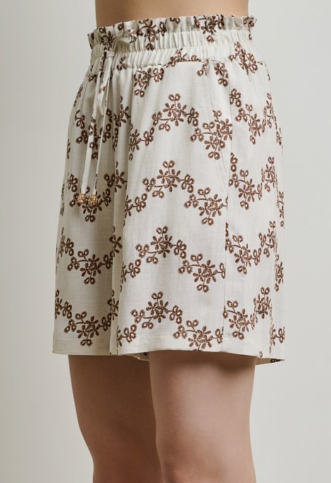 Σορτς με λάστιχο στη μέση και floral print
