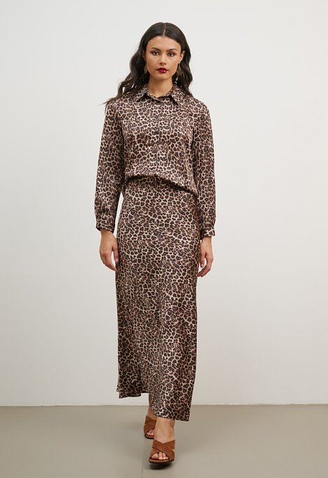 Long skirt in animal print