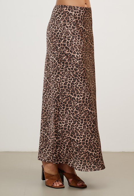 Long skirt in animal print