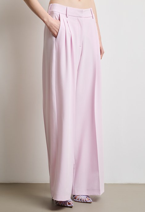 High-waisted pleated pants