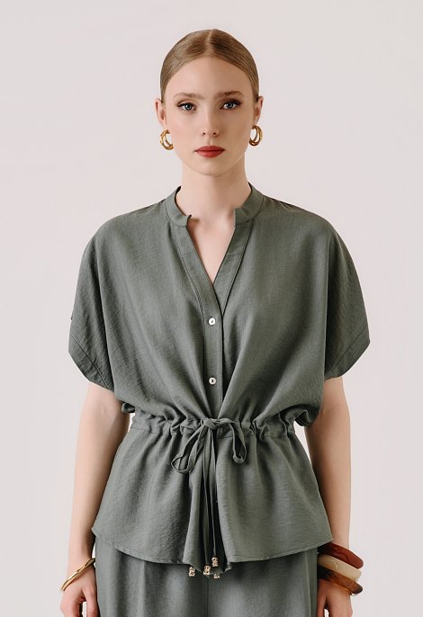Set with a button-up blouse and trousers with an elastic waistband
