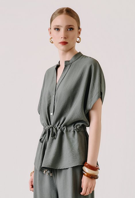 Set with a button-up blouse and trousers with an elastic waistband