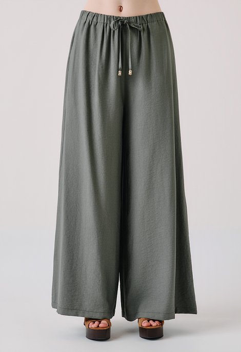 Set with a button-up blouse and trousers with an elastic waistband