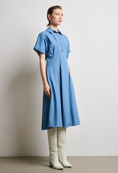 Midi dress with short sleeves and A-line silhouette