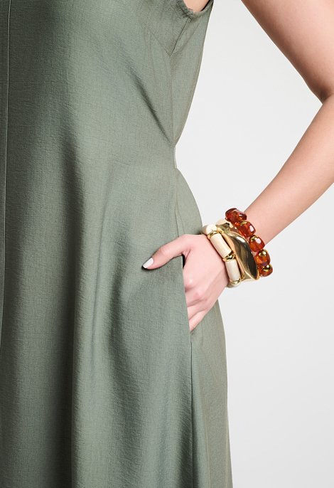 Sleeveless maxi dress with a belt