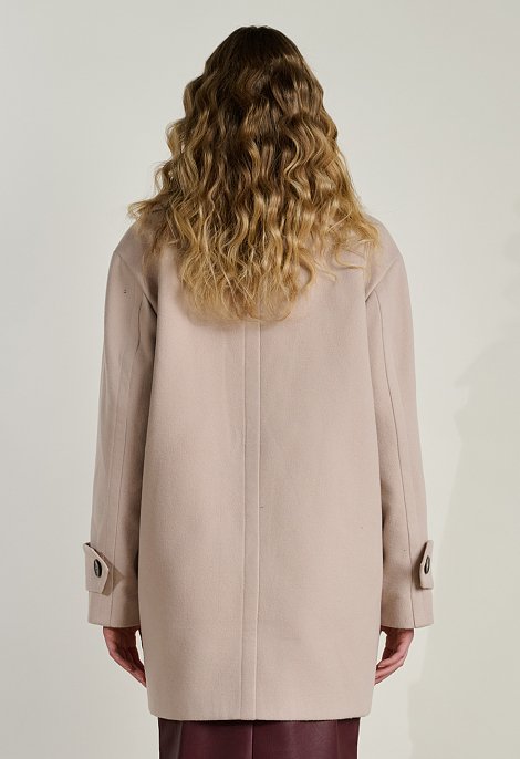 Short coat with double-breasted fastening