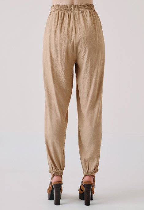 Flowy trousers with an elastic waistband