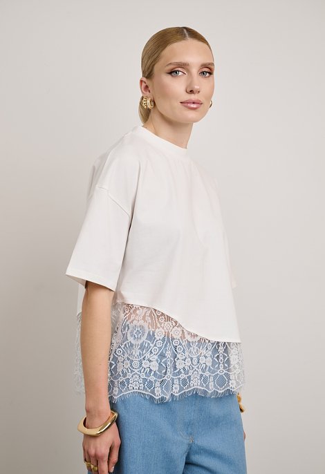 Blouse with lace trim