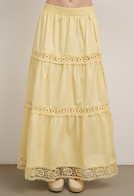 Maxi skirt with lace details