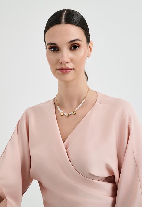 Gold-plated necklace with white beads and a clover motif