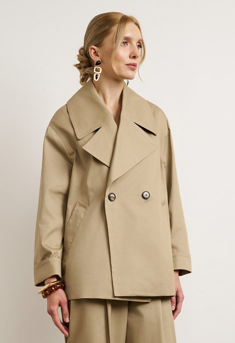 Short trench coat with double-breasted fastening