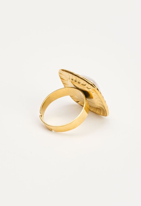 Square-shaped ring featuring a stone
