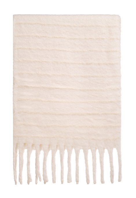 Scarf with fringes