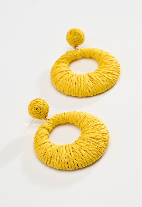 Στρογγυλά σκουλαρίκια από raffia