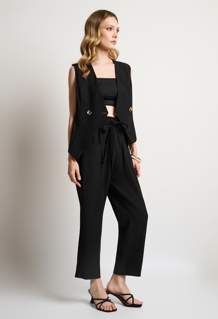Pants with elastic waistband and belt