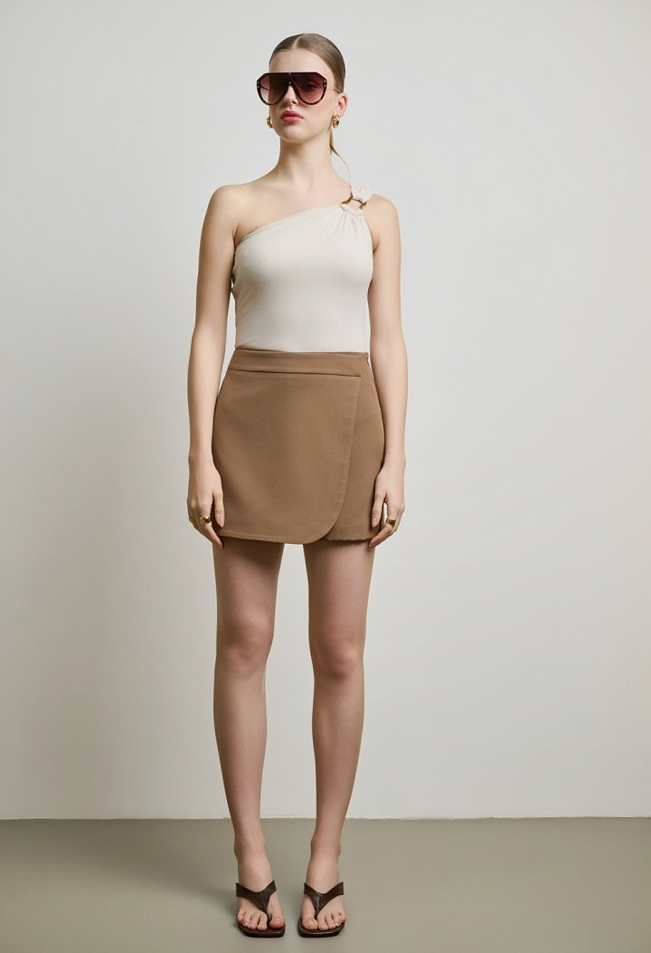 High-waisted skirt-shorts