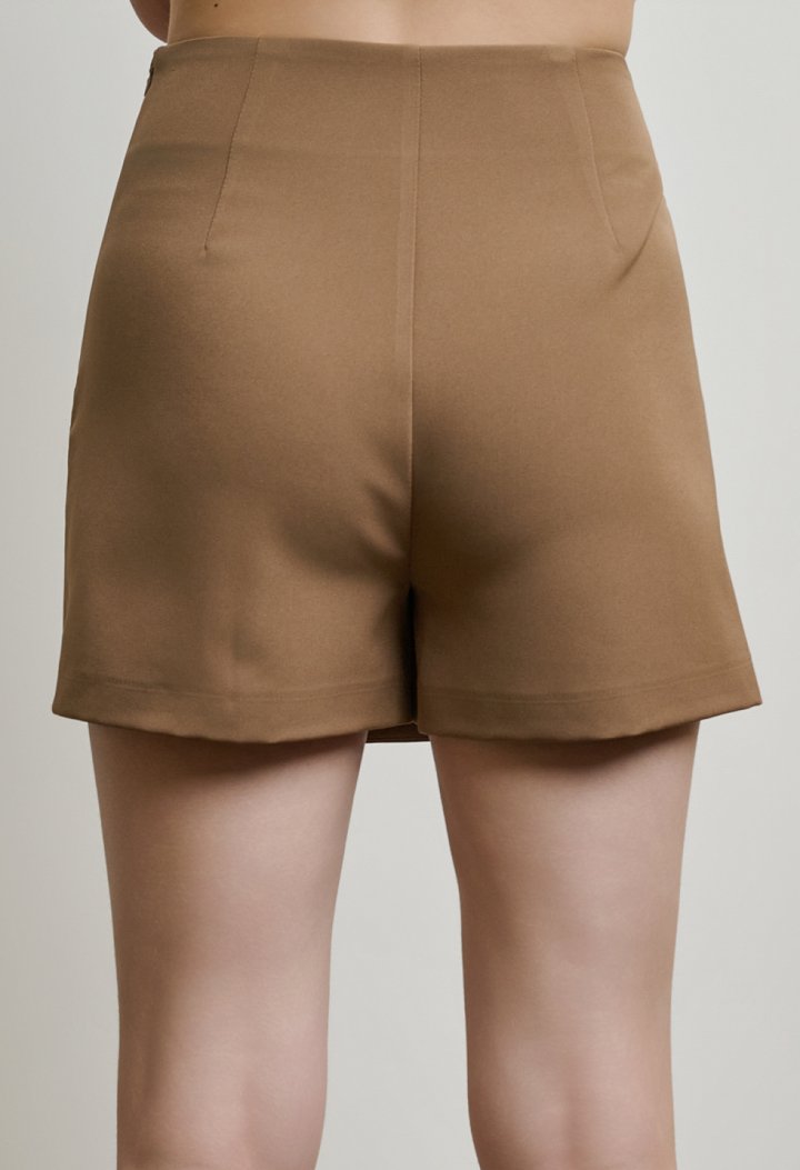 High-waisted skirt-shorts