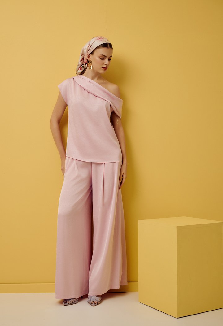 High-waisted wide-leg trousers
