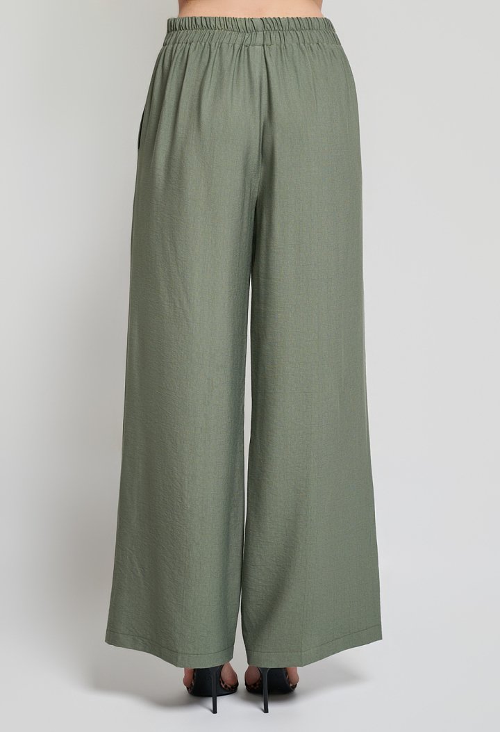 Wide-leg trousers with an elastic waistband