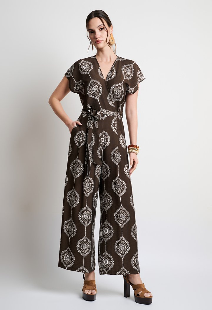 Wrap jumpsuit with an ethnic print in brown tones.