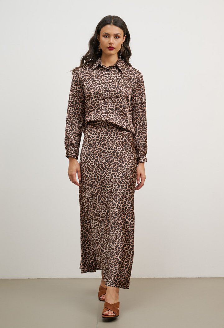 Long skirt in animal print