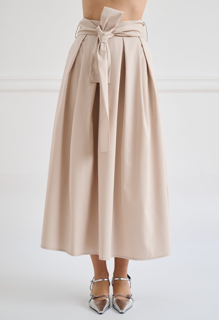 Midi pleated skirt with belt