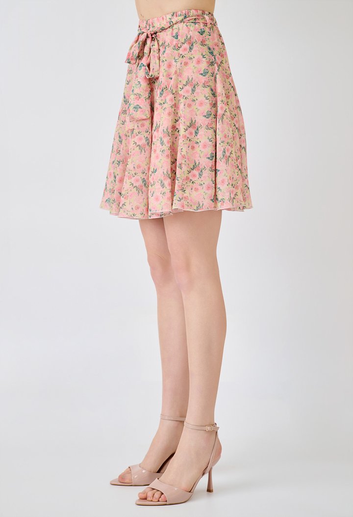 Floral mini skirt with a waist belt