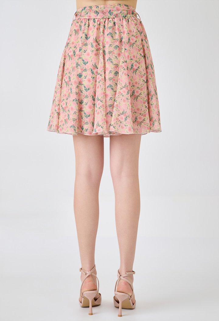 Floral mini skirt with a waist belt