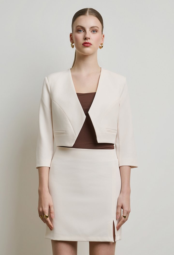 Cropped blazer with shoulder pads