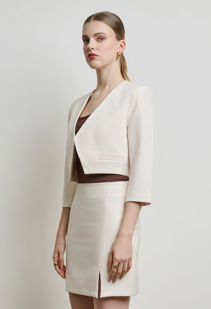 Cropped blazer with shoulder pads