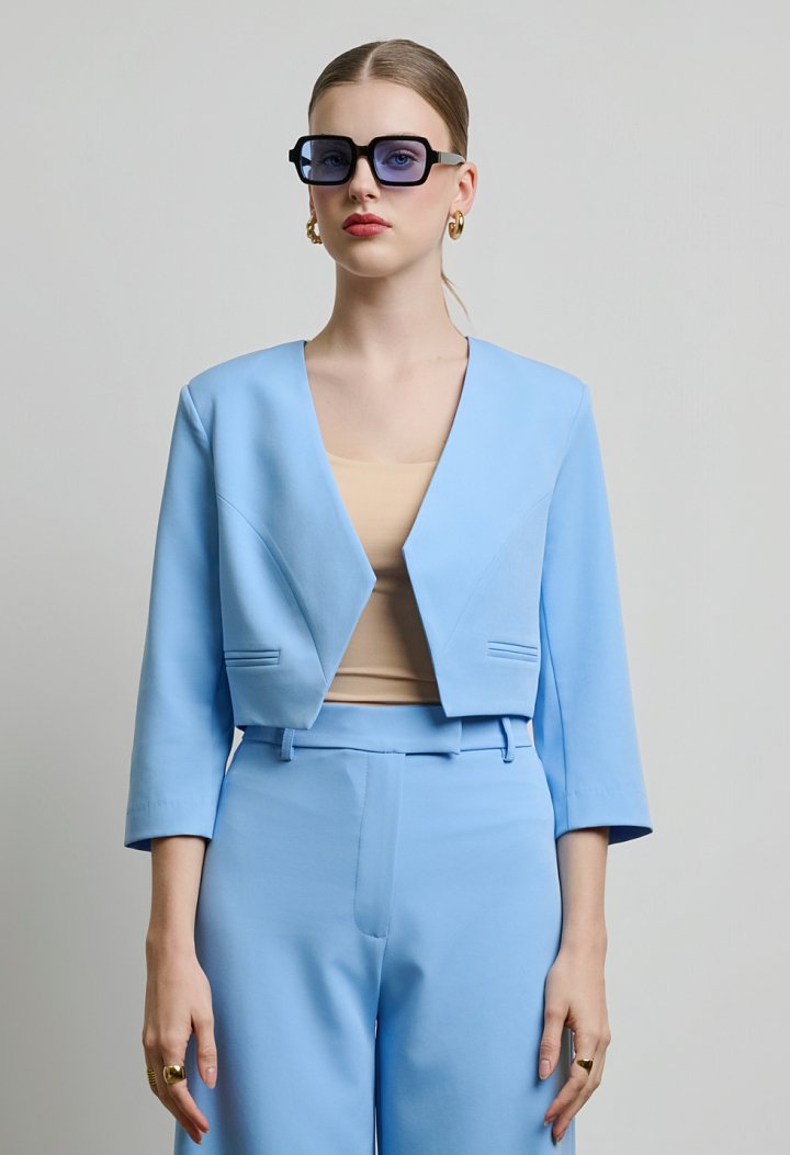 Cropped blazer with shoulder pads