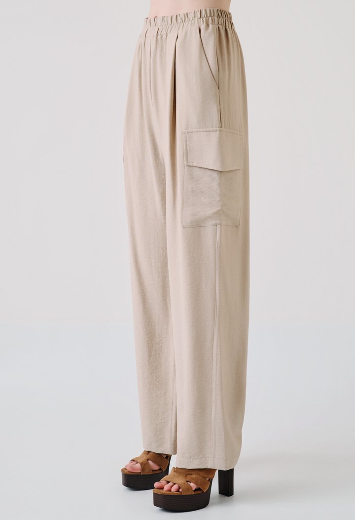 Set with a zip-up jacket and cargo trousers