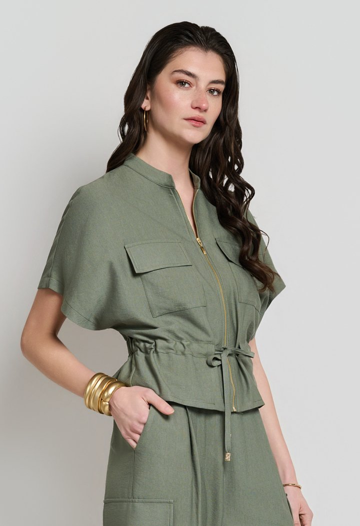 Set with a zip-up jacket and cargo trousers