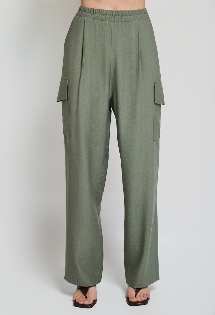 Set with a zip-up jacket and cargo trousers